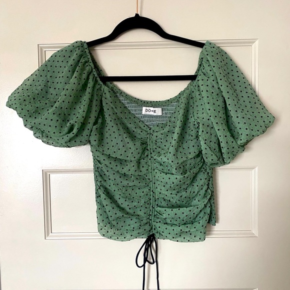 Green polka dot cropped ruched top - Picture 1 of 8
